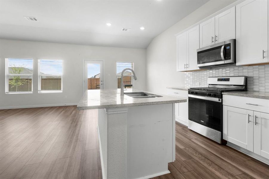 Furnished interior view inside a new home in Cibolo Hills, Fort Worth (Image 5). Furnished interior view inside a new home in Cibolo Hills, Fort Worth (Image 5).