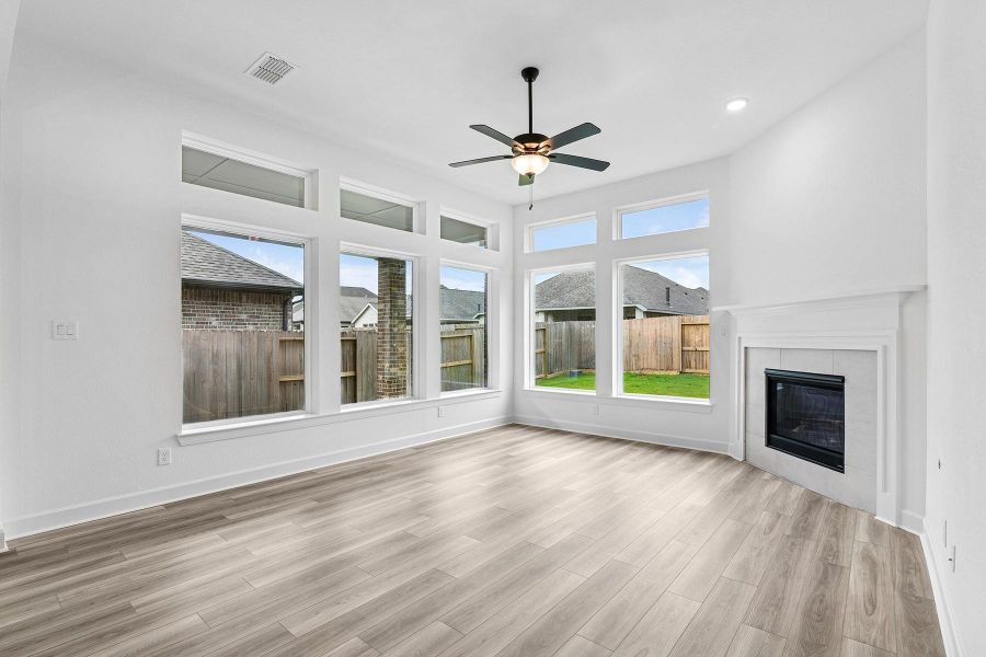 Spacious, unfurnished interior of a new home in Riceland 50’ Front Load Homesites, Mont Belvieu (Image 23). Spacious, unfurnished interior of a new home in Riceland 50’ Front Load Homesites, Mont Belvieu (Image 23).