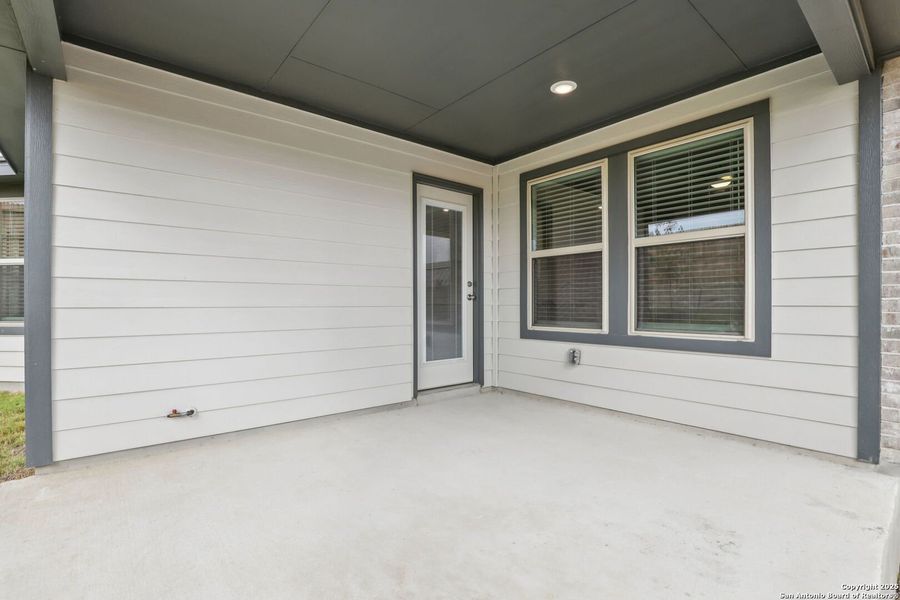 Exterior details and patio area of a home in Comanche Ridge, San Antonio (Image 24). Exterior details and patio area of a home in Comanche Ridge, San Antonio (Image 24).
