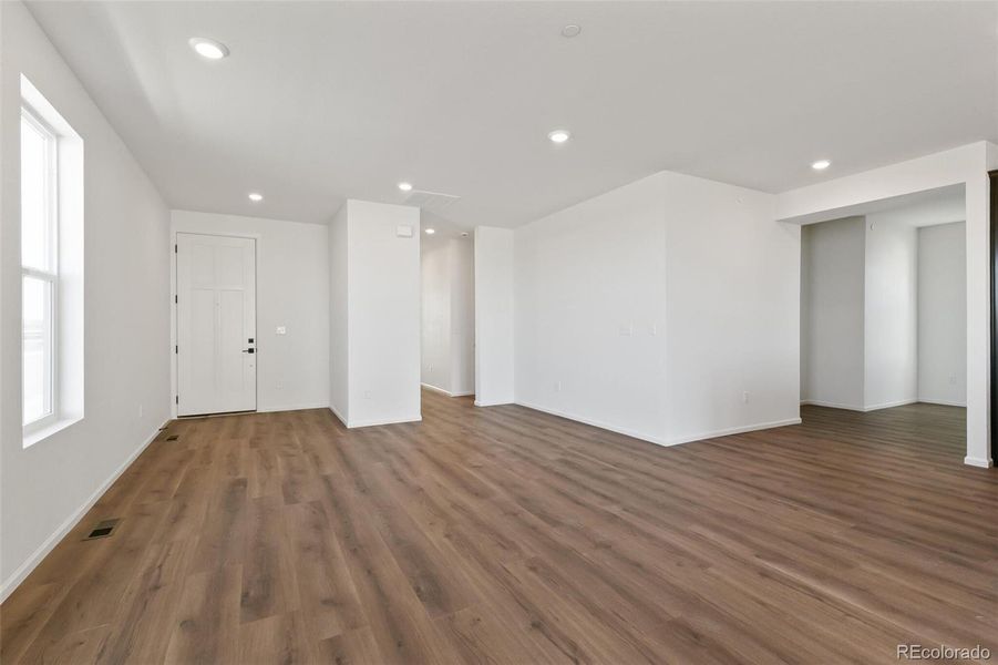 Spacious, unfurnished interior of a new home in Legato, Commerce City (Image 33).