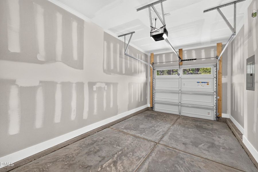 Garage (Model Home) Garage (Model Home)