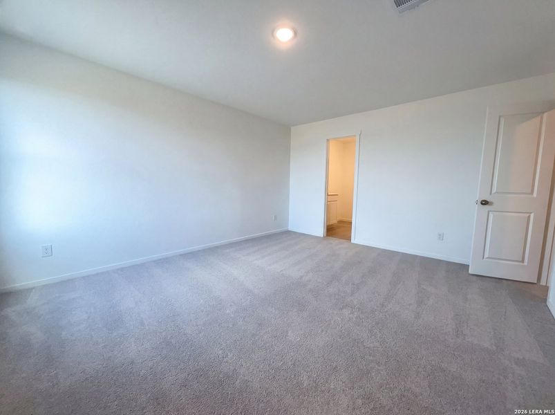 Spacious, unfurnished interior of a new home in Waters Edge, Seguin (Image 15).