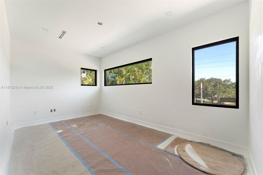 Spacious, unfurnished interior of a new home in , Miami (Image 9).
