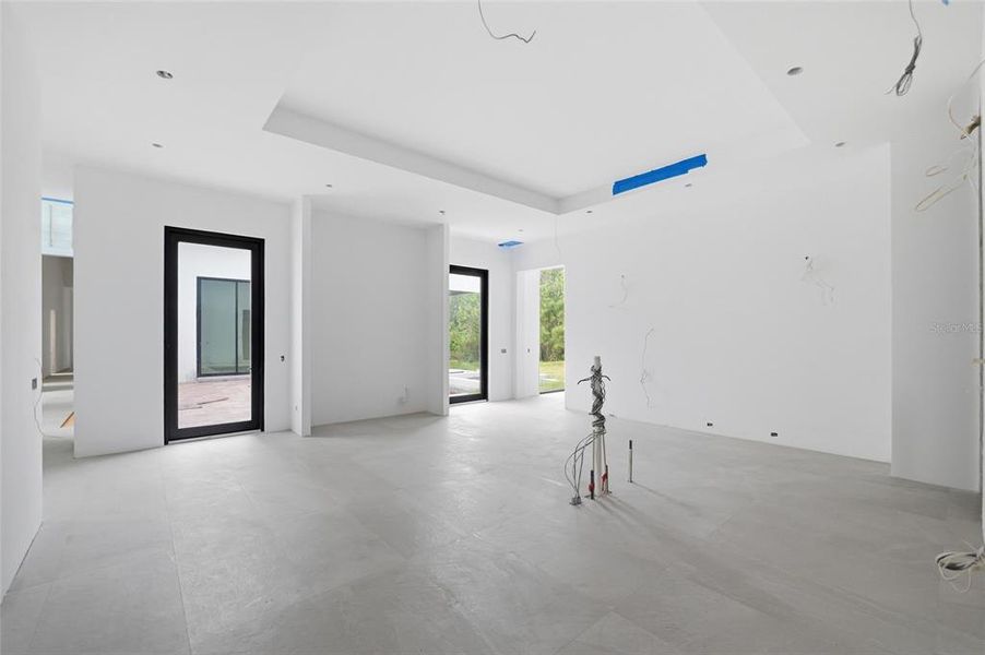 Spacious, unfurnished interior of a new home in Stonelake Ranch, Thonotosassa (Image 17).