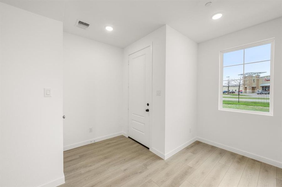 7621 Dakota- Entry-7393