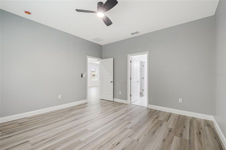 Spacious, unfurnished interior of a new home in , Daytona Beach (Image 29).