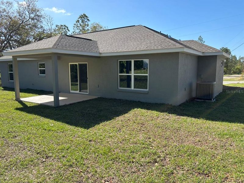 Exterior details and patio area of a home in , Dunnellon (Image 19).