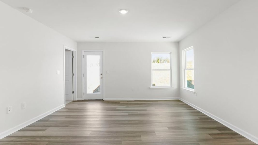 Spacious, unfurnished interior of a new home in Seneca Falls, Seneca (Image 20).
