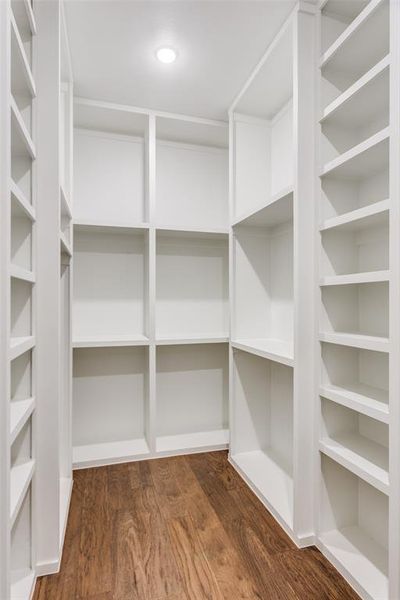 Spacious, unfurnished interior of a new home in , Aledo (Image 29).