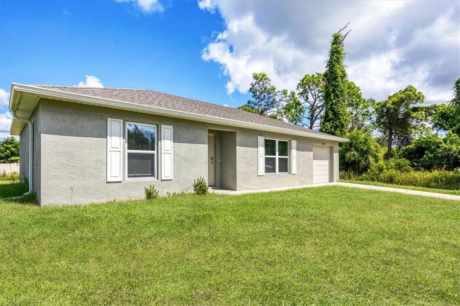 Exterior details and patio area of a home in , North Port (Image 19).