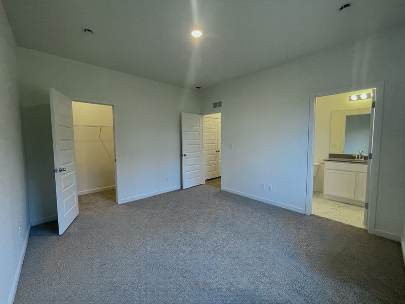Spacious, unfurnished interior of a new home in Sage Meadows, Wellington (Image 12).