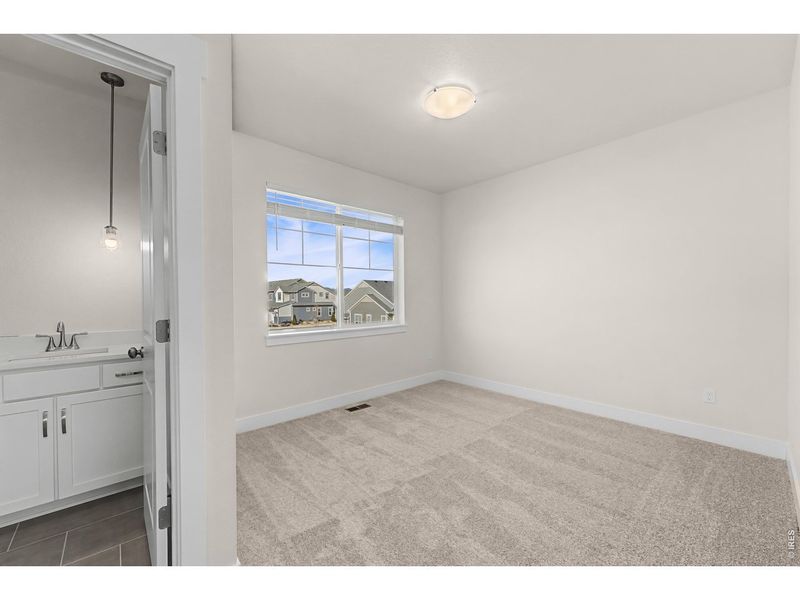 Spacious, unfurnished interior of a new home in The Lakes at Centerra - The Shores, Loveland (Image 20).