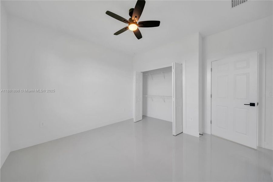 Spacious, unfurnished interior of a new home in , Lehigh Acres (Image 15).