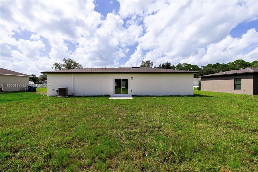 Exterior details and patio area of a home in , Palm Bay (Image 15).