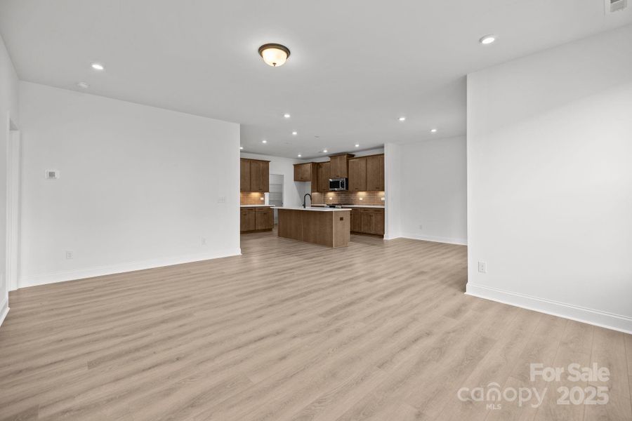 Image 39 of a home in Lakeside Glen. Image 39 of a home in Lakeside Glen.