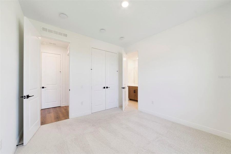 Spacious, unfurnished interior of a new home in Acuera Estates, Apopka (Image 26).
