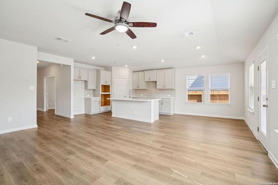 Spacious, unfurnished interior of a new home in Estancia Ranch - Classic Series, San Antonio (Image 28).