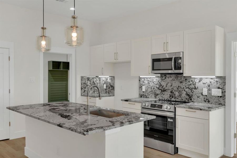 Furnished interior view inside a new home in , Grand Prairie (Image 8).