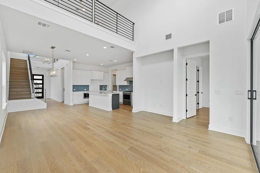 Spacious, unfurnished interior of a new home in Rough Hollow The District, Lakeway (Image 13). Spacious, unfurnished interior of a new home in Rough Hollow The District, Lakeway (Image 13).