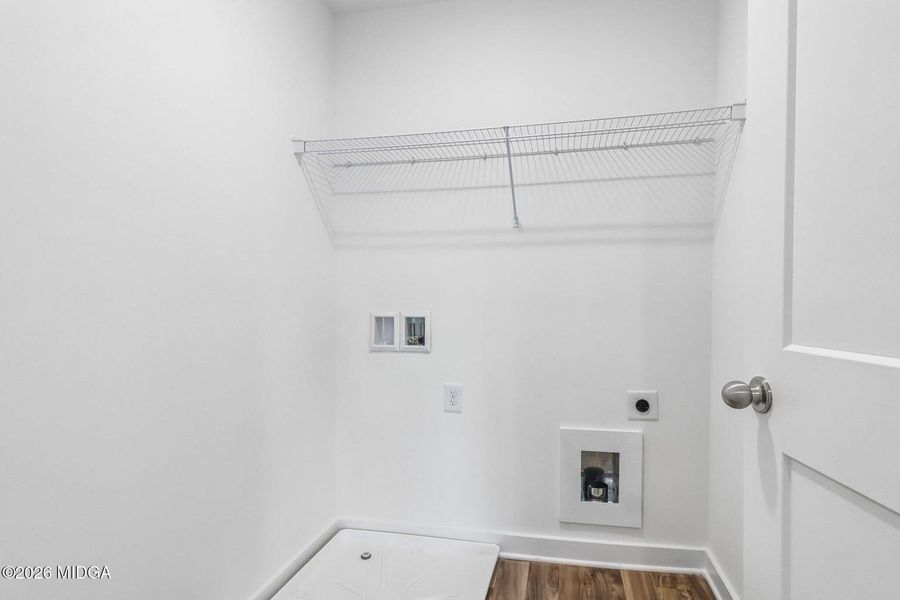 Spacious, unfurnished interior of a new home in Robins Estates, Warner Robins (Image 49).