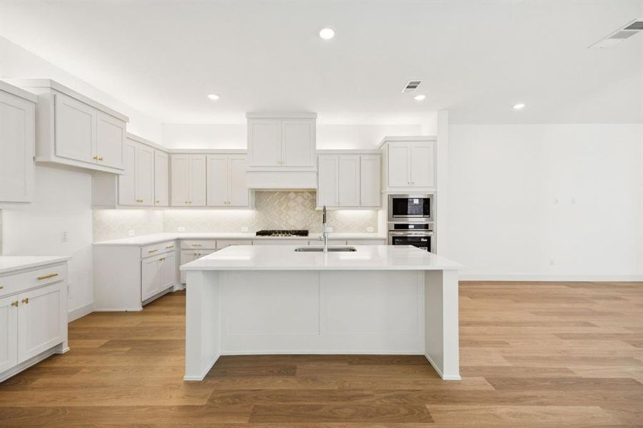 Style and sophistication abound in this dream kitchen! Style and sophistication abound in this dream kitchen!