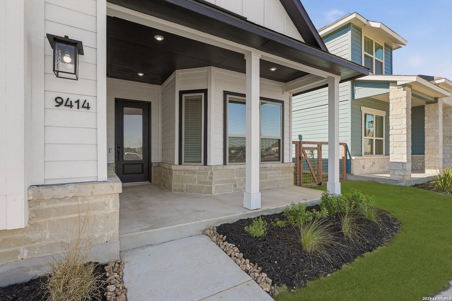 Exterior details and patio area of a home in The Crossvine, Schertz (Image 4).