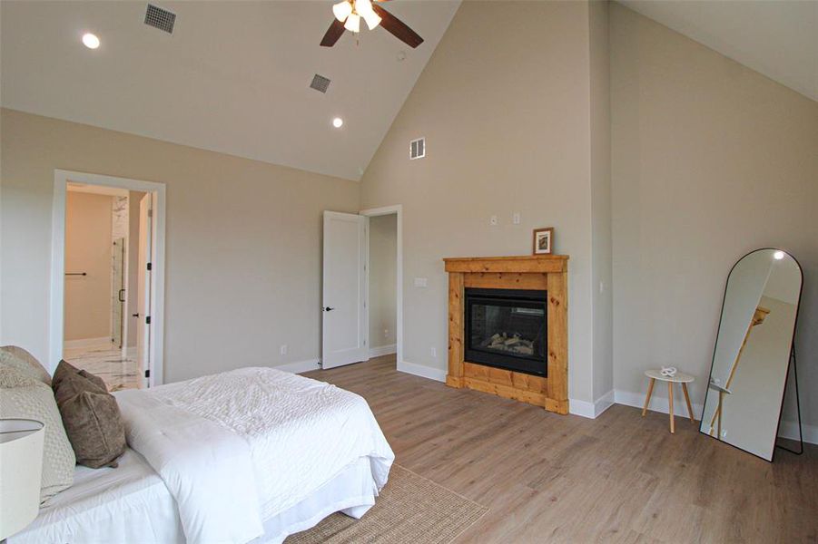 Furnished interior view inside a new home in , Waxahachie (Image 11).
