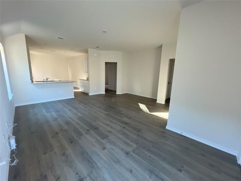 Spacious, unfurnished interior of a new home in Elevon, Lavon (Image 11).