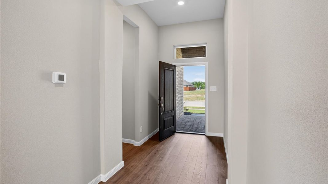 Spacious, unfurnished interior of a new home in Lakeview Pointe, Grand Prairie (Image 30).