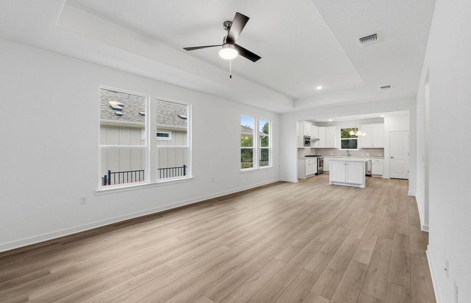 Spacious, unfurnished interior of a new home in Sun City Texas, Georgetown (Image 28).