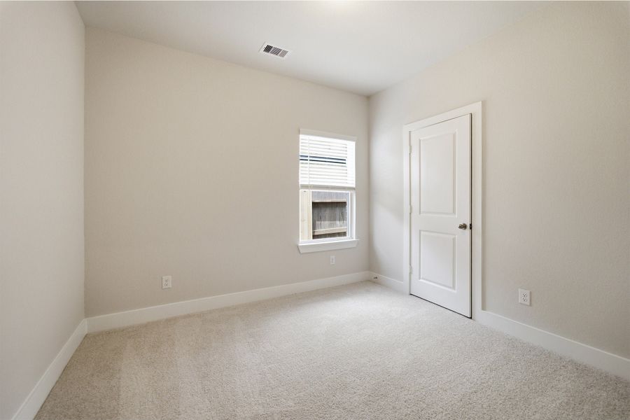 Spacious, unfurnished interior of a new home in Bay Creek, Baytown (Image 13).