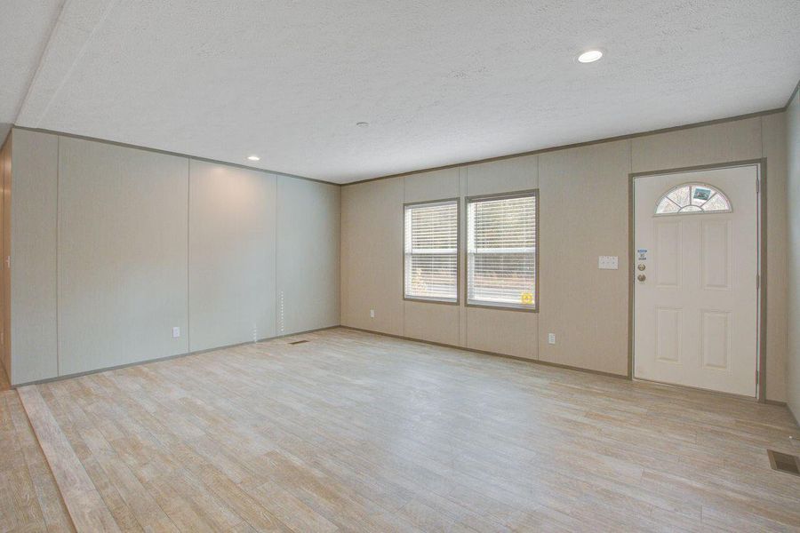 Spacious, unfurnished interior of a new home in , Walterboro (Image 14).