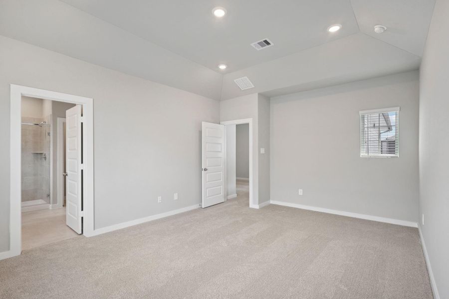 Spacious, unfurnished interior of a new home in Pinewood Trails - City Series, Atascocita (Image 21). Spacious, unfurnished interior of a new home in Pinewood Trails - City Series, Atascocita (Image 21).