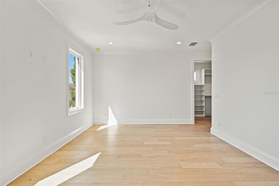 Spacious, unfurnished interior of a new home in , Tampa (Image 42).