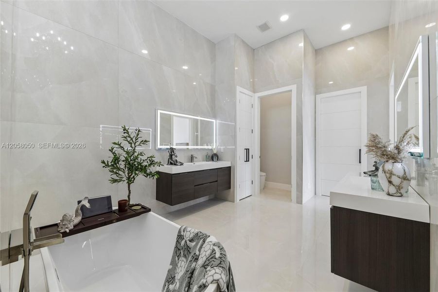 Furnished interior view inside a new home in , Deerfield Beach (Image 37). Furnished interior view inside a new home in , Deerfield Beach (Image 37).
