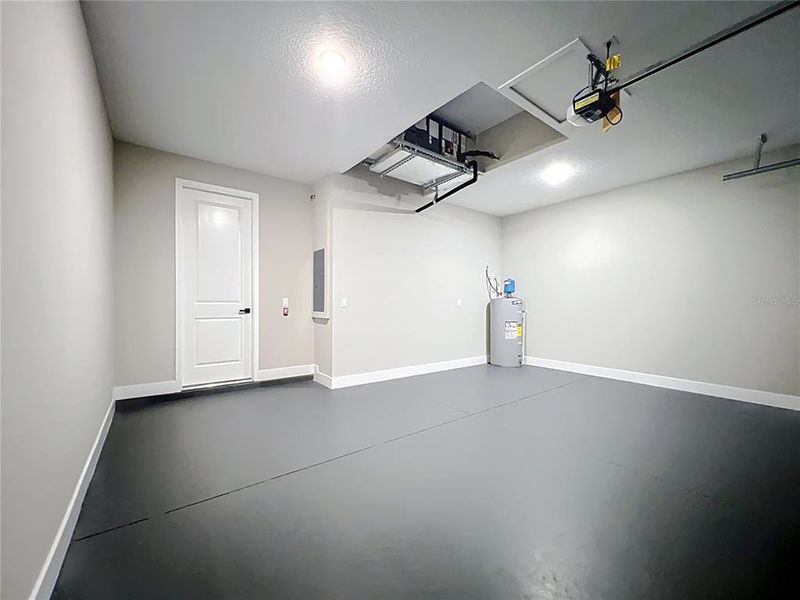 Spacious, unfurnished interior of a new home in , Citrus Springs (Image 27).