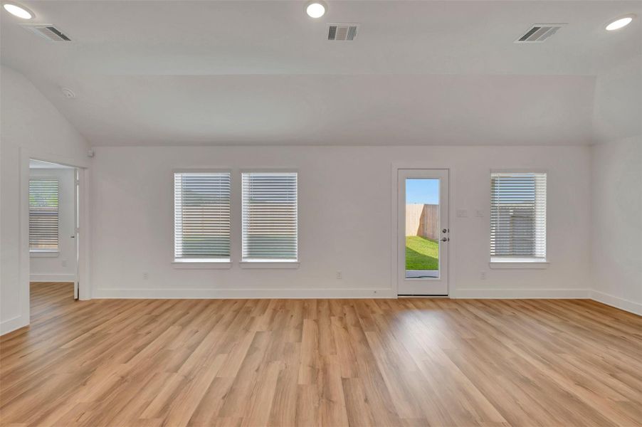 Spacious, unfurnished interior of a new home in Lago Mar, Santa Fe (Image 18).