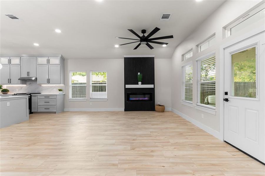 Spacious, unfurnished interior of a new home in , Dallas (Image 22).