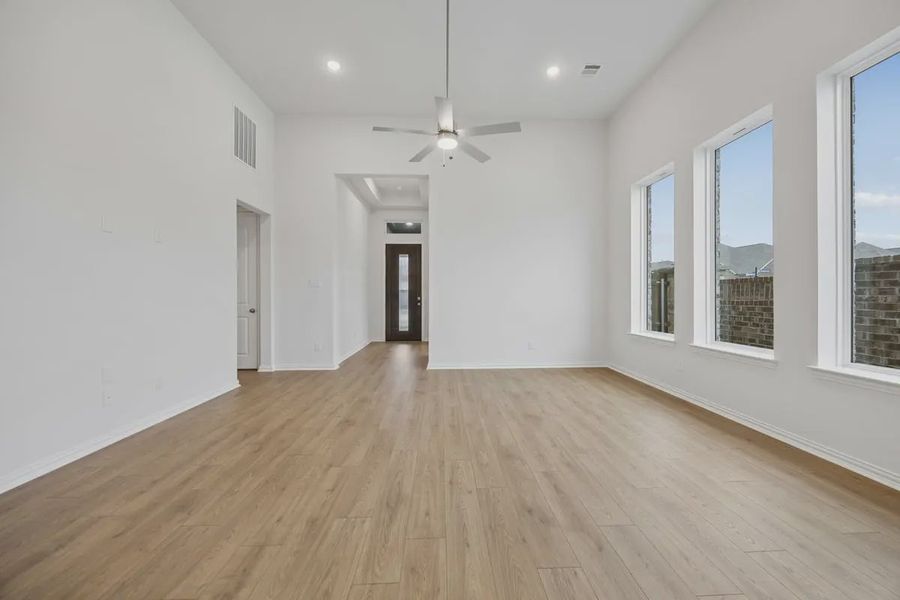 Spacious, unfurnished interior of a new home in Avondale, Fate (Image 14).