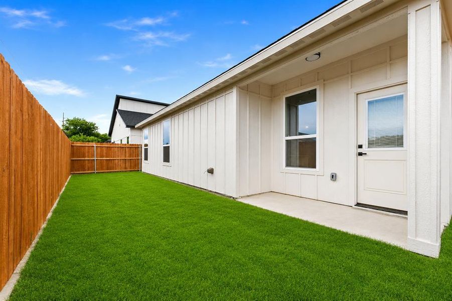 Exterior details and patio area of a home in , Granbury (Image 3).