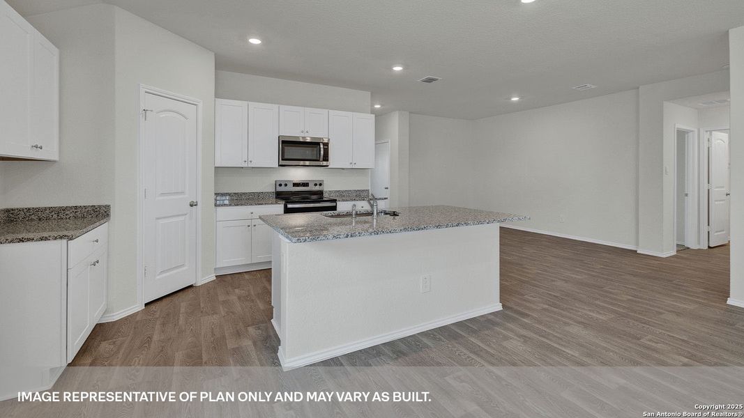 Furnished interior view inside a new home in Arroyo Ranch, Seguin (Image 9).