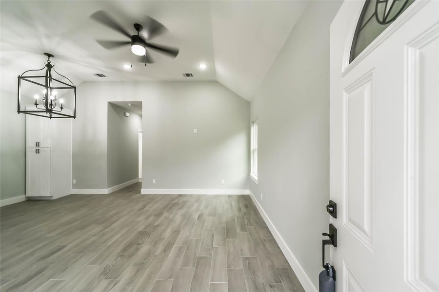 Spacious, unfurnished interior of a new home in , Conroe (Image 26).