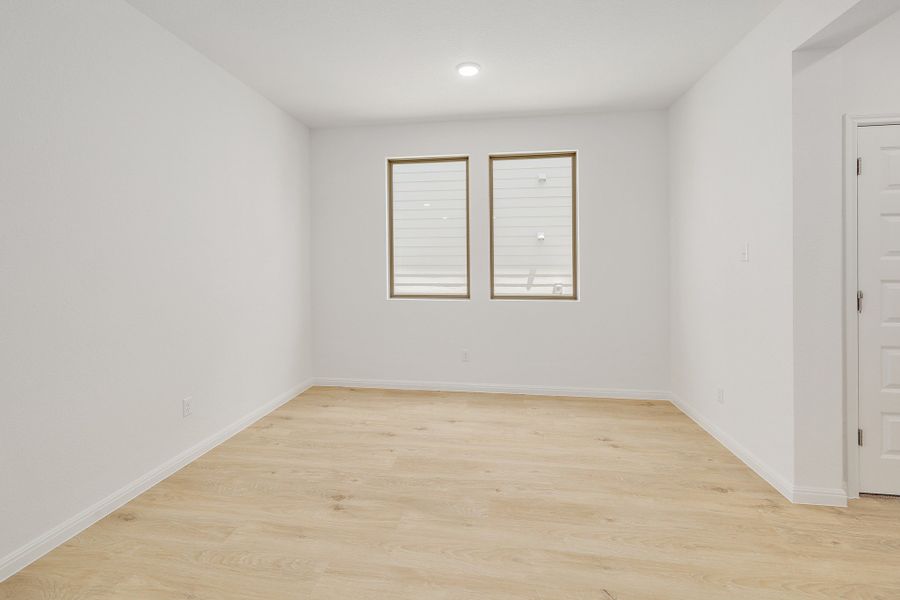 Spacious, unfurnished interior of a new home in Trinity Ranch, Elgin (Image 23).
