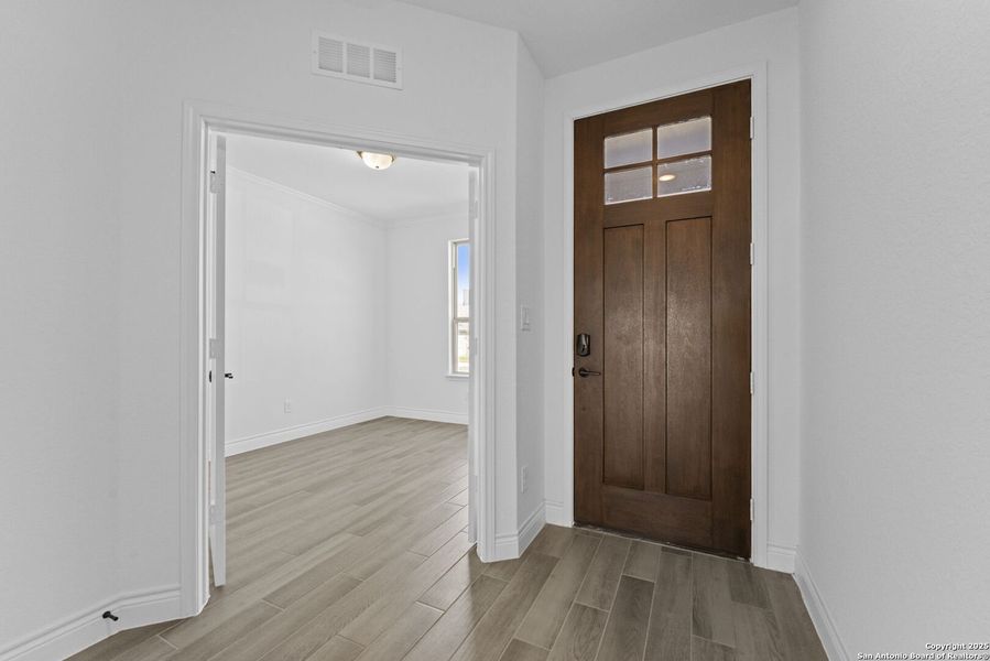 Spacious, unfurnished interior of a new home in Lily Springs, Seguin (Image 20).