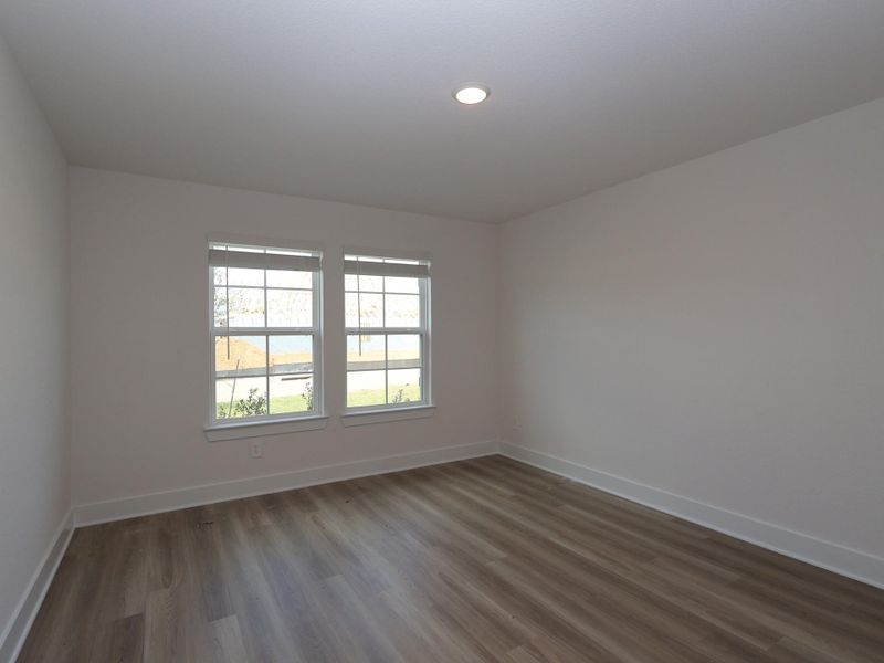 Spacious, unfurnished interior of a new home in Lone Star Landing, Montgomery (Image 11).