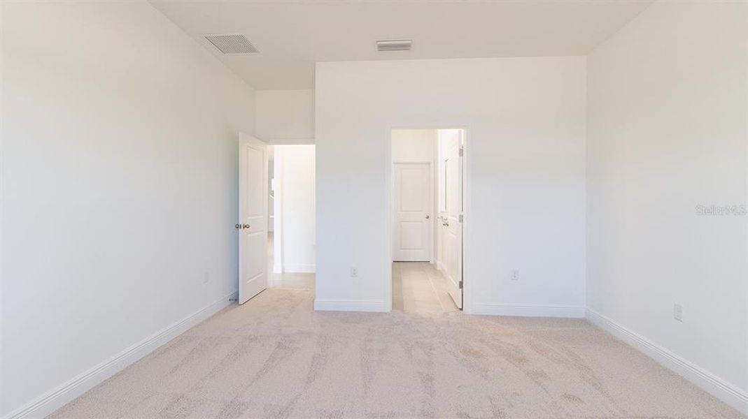 Spacious, unfurnished interior of a new home in , Minneola (Image 15).