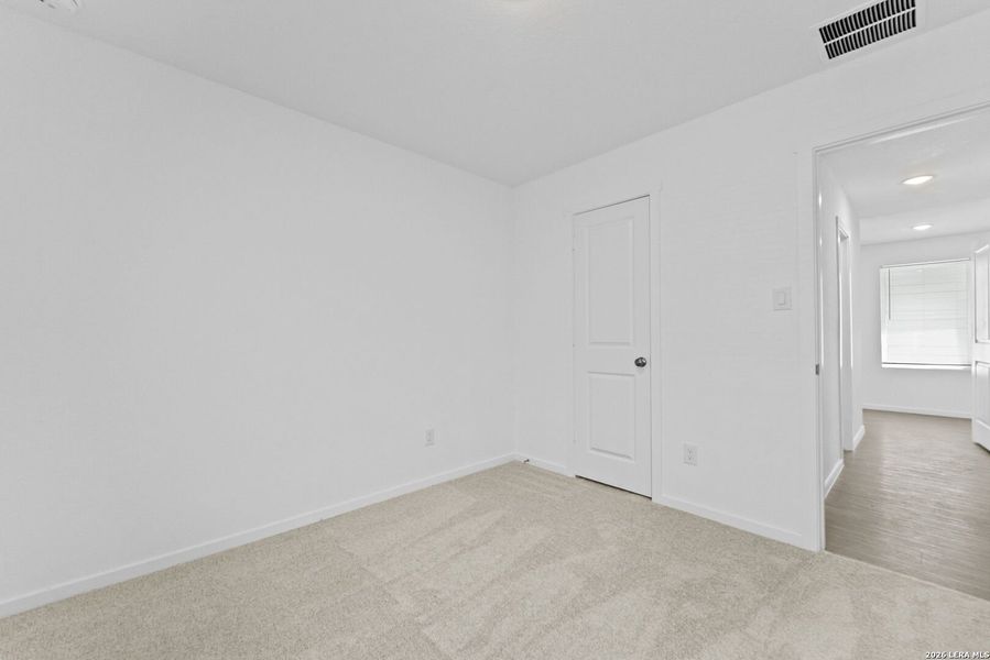 Spacious, unfurnished interior of a new home in Guadalupe Ridge, New Braunfels (Image 17).