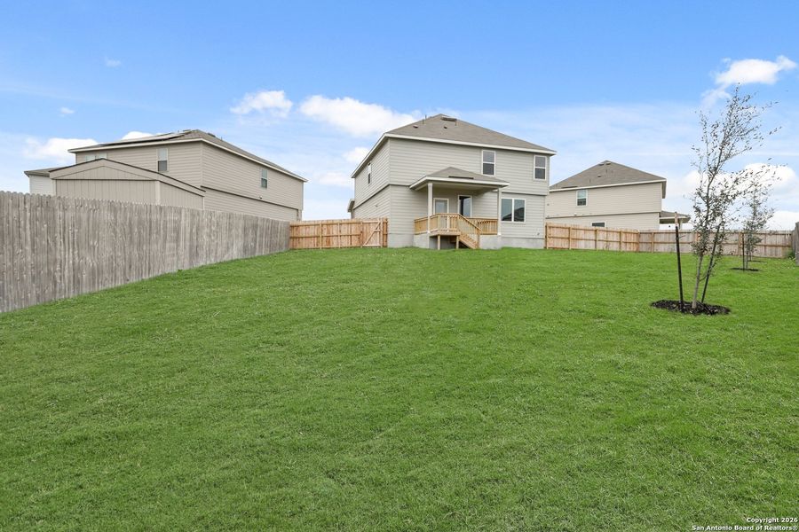 Exterior details and patio area of a home in Cinco Lakes, San Antonio (Image 3).