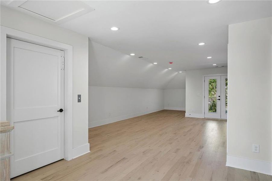 Spacious, unfurnished interior of a new home in , Alpharetta (Image 27).