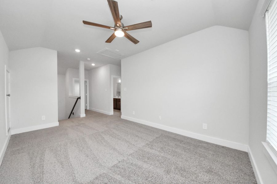 Spacious, unfurnished interior of a new home in Laurel Landing: Landmark Collection, Alvin (Image 31).